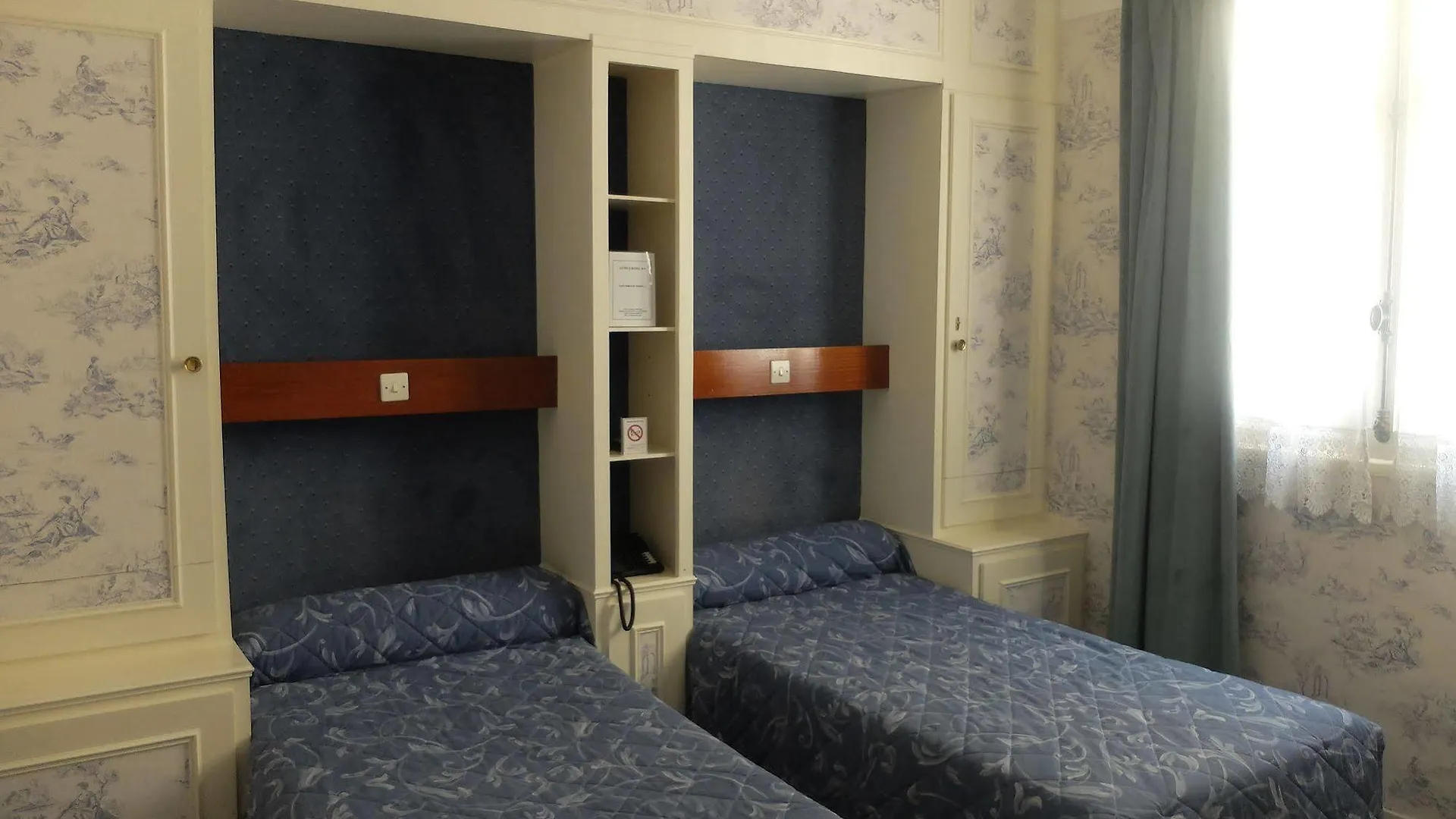 Moderniste 4*