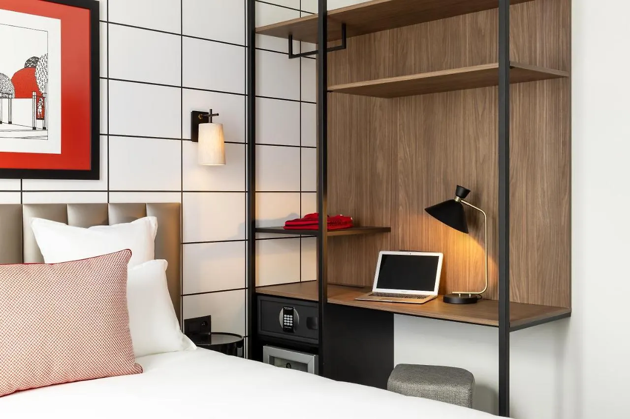 Moderniste Otel 4*
