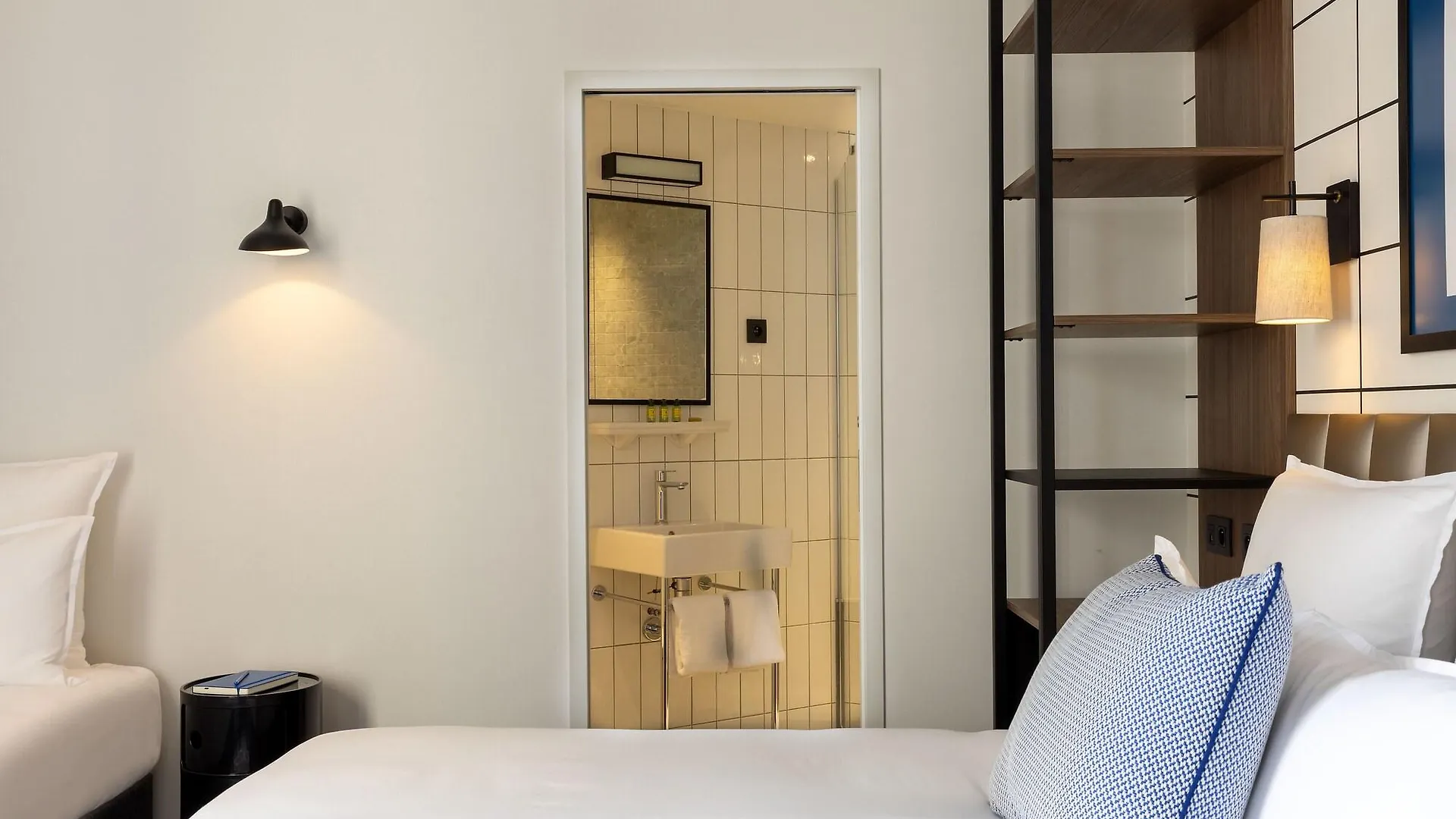 Moderniste 4*