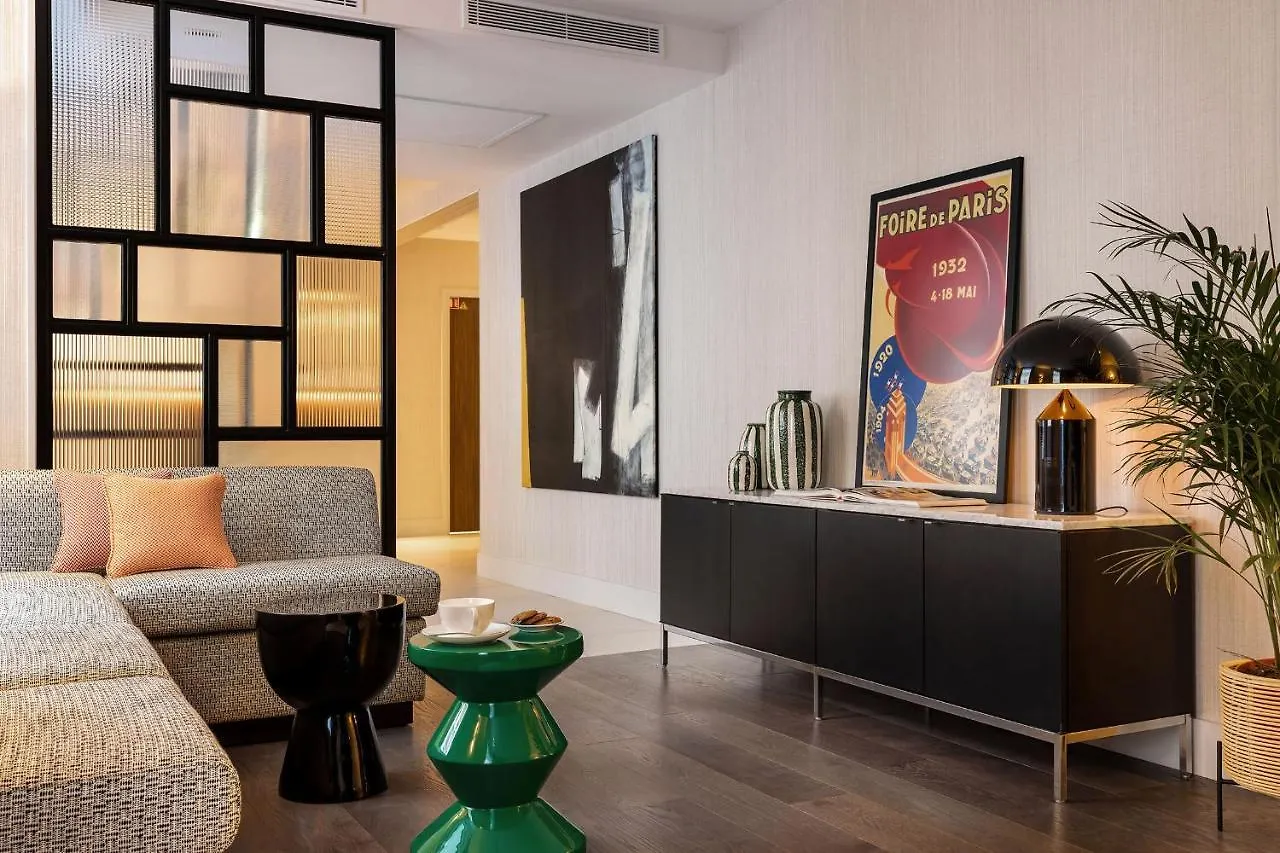 Otel Moderniste 4*
